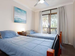 14 'The Commodore' 9-11 Donald Street- unit in the heart of town with views & WIFI Apartment, Nelson Bay - 4
