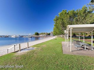 14 'The Commodore' 9-11 Donald Street- unit in the heart of town with views & WIFI Apartment, Nelson Bay - 2