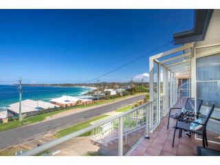 143 Mitchell Pde - Magnificent Outlook Apartment, Mollymook - 2