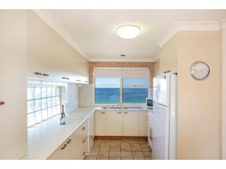 143 Mitchell Pde - Magnificent Outlook Apartment, Mollymook - 3