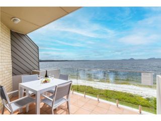 15 'Harbourside' 3-7 Soldiers Point Road - right on the waterfront Apartment, Soldiers Point - 2
