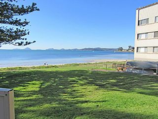 15 'Kanangra', 39 Soldiers Point Road - fantastic unit right on the water Apartment, Soldiers Point - 1