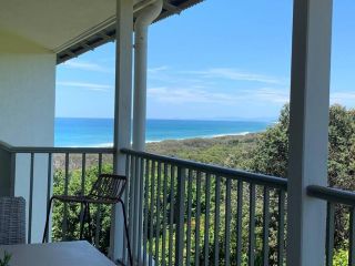15 Whale Watch Resort + Beach Front + Ducted Air Con + 3 Bed + 2 Bath Apartment, Point Lookout - 2