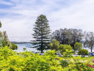 151 Sandy Point Road Large house with waterview air conditioning and WiFi Guest house, Corlette - 1