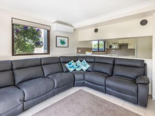 16 'Carindale' 19-23 Dowling St - Ground floor, Foxtel, Pool and Tennis Court Apartment, Nelson Bay - 1