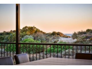 16 Crevalle Way - Fantastic House with Gulf Views Guest house, Exmouth - 1