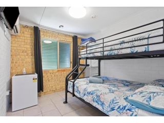 17 North Street Budget Accommodation Hotel, Caloundra - 1