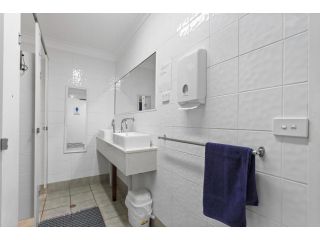 17 North Street Budget Accommodation Hotel, Caloundra - 5