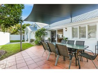 Island living in the heart of Noosa Guest house, Noosa Heads - 1