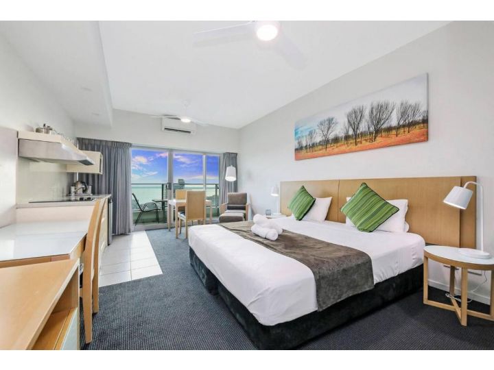 &#x27;18th in the Clouds&#x27; CBD Resort Living with Pool Apartment, Darwin - imaginea 2