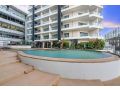 &#x27;18th in the Clouds&#x27; CBD Resort Living with Pool Apartment, Darwin - thumb 5