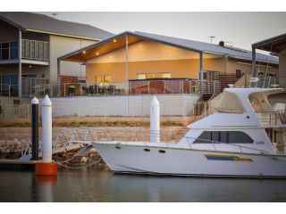 19 Corella Court - Spacious deck with swim spa Guest house, Exmouth - 2
