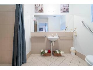 19 Jumping on James St Northbridage + parking sleeps 2 + pool Apartment, Australia - 5