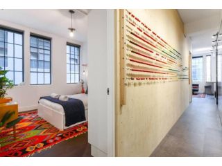 Spacious Designer Warehouse Melbourne CBD Apartment Apartment, Melbourne - 2