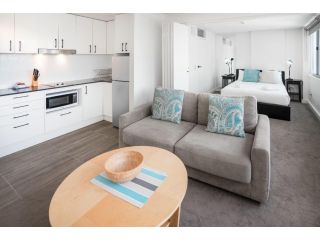 1BR Studio near the Beach with Rooftop Pool Apartment, Sydney - 3