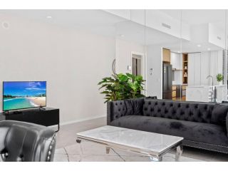 The Gallery 1st Choice! High Ceilings DELUX Fitout 16th Floor Apartment, Gold Coast - 4