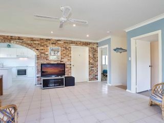 2/10 Krait Close - Only 350mtrs to the Boat Ramp Guest house, Shoal Bay - 4
