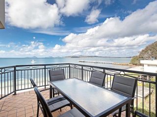 2/137 Soldiers Point Road - luxury unit on the waterfront with aircon and free unlimited Wi Fi Guest house, Salamander Bay - 2