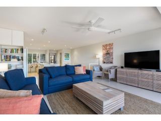 Comfortable & stylish with rooftop spa Apartment, Sunshine Beach - 1