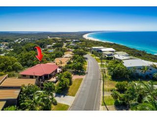 2/80 Cooloola Drive - Comfortable and cosy unit enjoying ocean views and views to Fraser Island Guest house, Rainbow Beach - 1