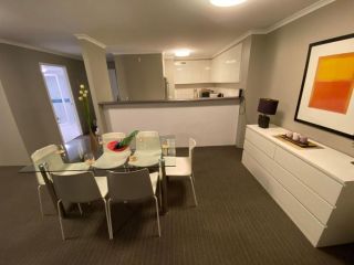 2 Bed 2 Bath Apartment in Braddon, Canberra - Pool, Gym and Free Parking Apartment, Canberra - 5