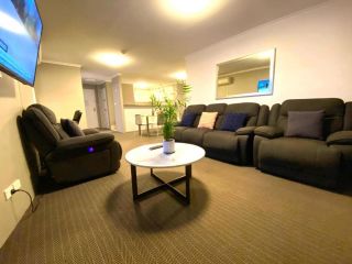 2 Bed 2 Bath Apartment in Braddon, Canberra - Pool, Gym and Free Parking Apartment, Canberra - 2