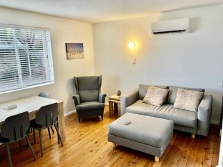 2 Bed Bar Beach Apartment - stroll to beach & cafes, supermarket apartment number 6 Apartment, Newcastle - 1