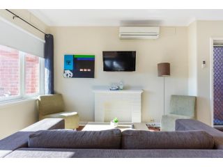 2 Bedroom 1 Bathroom Apartment Apartment, Perth - 1