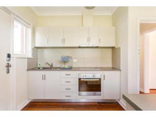 2 Bedroom 1 Bathroom Apartment Apartment, Perth - 3