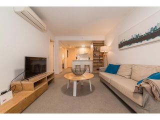 2BD2BATH seconds from RNARBWHValley Apartment, Brisbane - 2