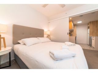 2BD2BATH seconds from RNARBWHValley Apartment, Brisbane - 4