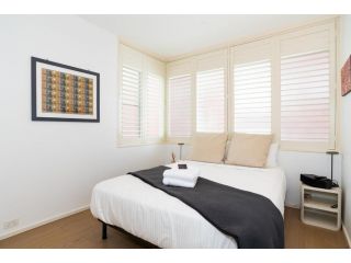 Bay View 2 Bedroom Apartment Apartment, Sydney - 3