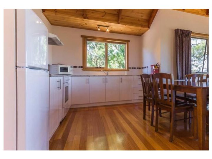 2 Bedroom Private Cabin in Garden Estate Apartment, Tasmania - imaginea 3