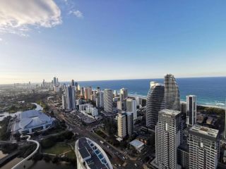 2 Bedroom Luxurious Family Apartment on 40th Floor with AMAZING Ocean Coastline Broadbeach Gold Coast GC40 Apartment, Gold Coast - 1