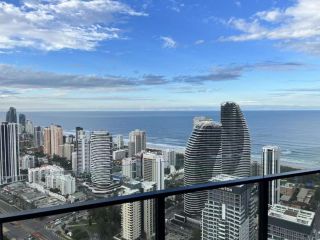 2 Bedroom Luxurious Family Apartment on 40th Floor with AMAZING Ocean Coastline Broadbeach Gold Coast GC40 Apartment, Gold Coast - 5