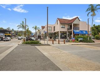 2 Bedroom Unit, Centre Of Airlie With Town View Apartment, Airlie Beach - 2
