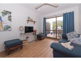 2 Bedroom Unit, Centre Of Airlie With Town View Apartment, Airlie Beach - 1