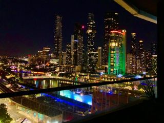 2 Bedroom Apartment with Stunning Views and balcony in Melbourne CBD - Aura Apartment, Melbourne - 1