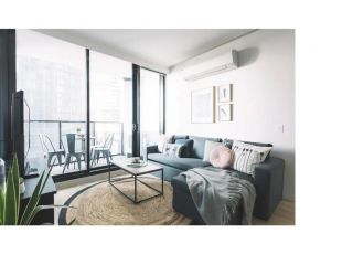 2 BR Modern Melbourne CBD Apartment Apartment, Melbourne - 2