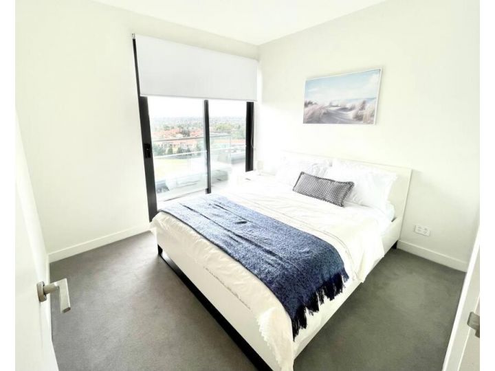 2 Bed 2 Bathroom Penthouse With Amazing Balcony & City Views - Across From Highpoint Apartment, Maribyrnong - imaginea 4
