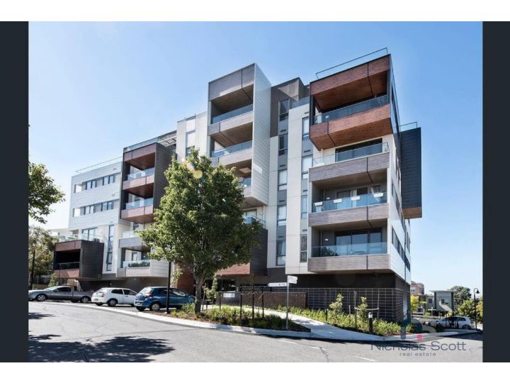 2 Bed 2 Bathroom Penthouse With Amazing Balcony & City Views - Across From Highpoint Apartment, Maribyrnong - imaginea 10