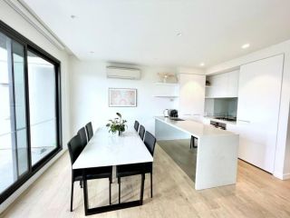 2 Bed 2 Bathroom Penthouse With Amazing Balcony & City Views - Across From Highpoint Apartment, Maribyrnong - 1