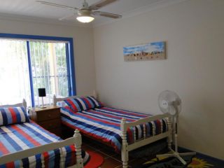 2 'Copacabana', 61 Sandy Point Road - cute unit with water views from the balcony Guest house, Corlette - 5