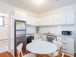 2 'Copacabana', 61 Sandy Point Road - cute unit with water views from the balcony Guest house, Corlette - 3