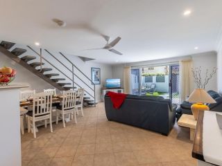 Kristie Court, 2 7 Weatherly Close Guest house, Nelson Bay - 2