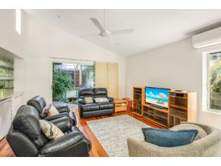 2 Naiad Court - Rainbow Shores - Pets welcome, wifi, walk to beach Guest house, Rainbow Beach - 1