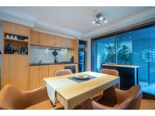 2 Royal Rest Quality Beds, 2 bed West Perth- parking Apartment, Perth - 5