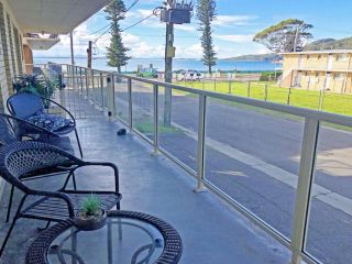 2 'Shoal Court', 7 Lillian Street - fabulous location with water views Apartment, Shoal Bay - 2