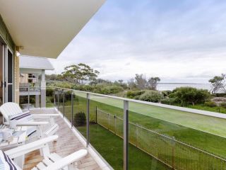 2 'The Helm' 22 Voyager Cl - Stunning waterfront unit with Air Conditioning Apartment, Nelson Bay - 2