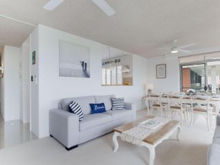 2 'The Helm' 22 Voyager Cl - Stunning waterfront unit with Air Conditioning Apartment, Nelson Bay - 5